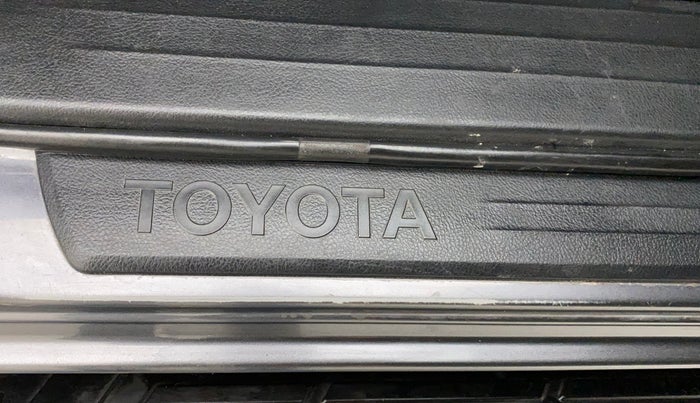 2018 Toyota Innova Crysta 2.7 VX 7 STR, Petrol, Manual, 1,34,798 km, Right running board - Minor scratches