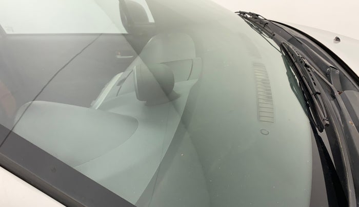 2013 Maruti Ritz VDI, Diesel, Manual, 1,06,889 km, Front windshield - Minor spot on windshield