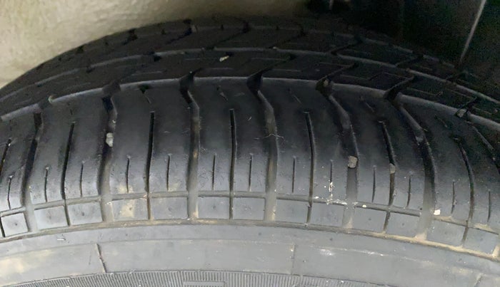 2013 Maruti Ritz VDI, Diesel, Manual, 1,06,889 km, Left Rear Tyre Tread
