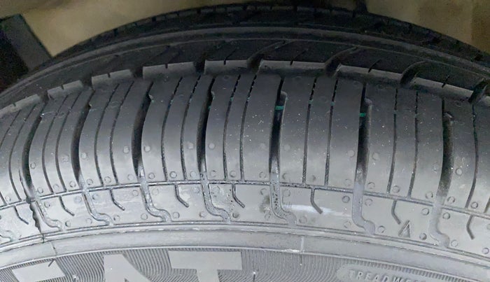 2013 Maruti Ritz VDI, Diesel, Manual, 1,06,889 km, Left Front Tyre Tread