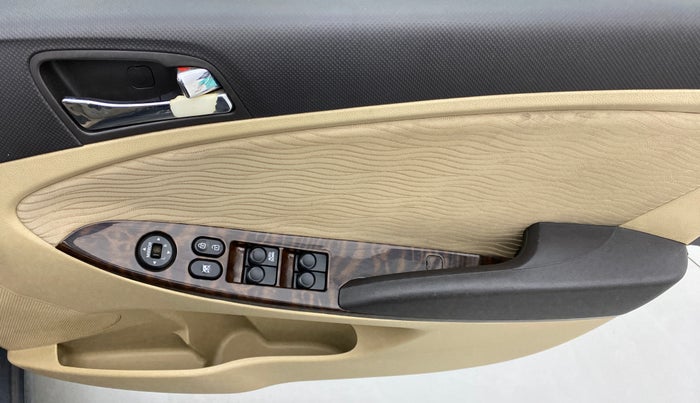 2014 Hyundai Verna FLUIDIC 1.6 EX CRDI, Diesel, Manual, 73,018 km, Driver Side Door Panels Control