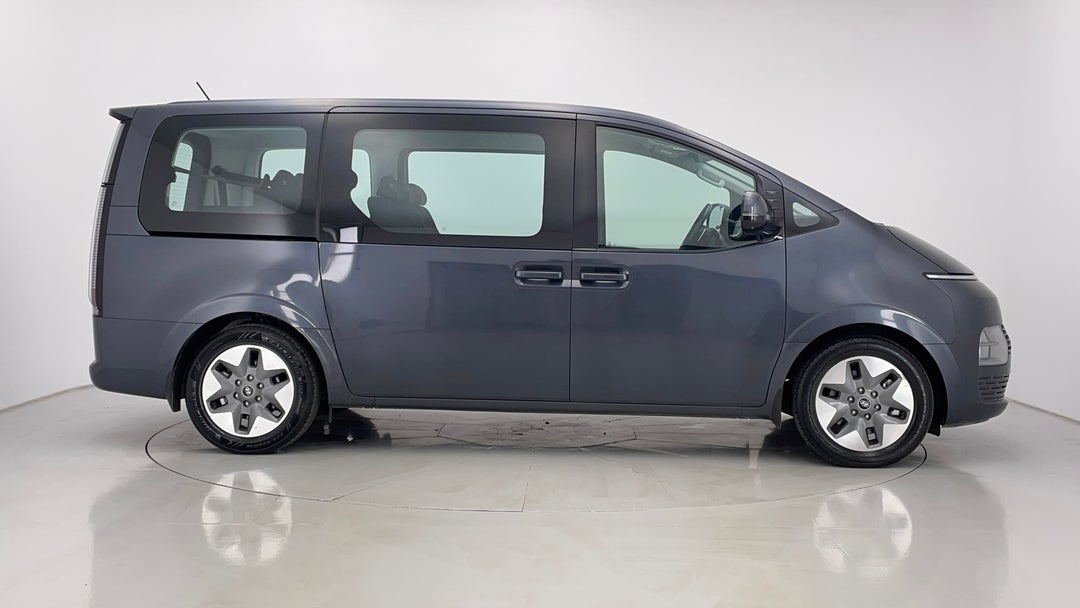 2022 Hyundai Staria Staria, Automatic, 88154 km, Right Side View