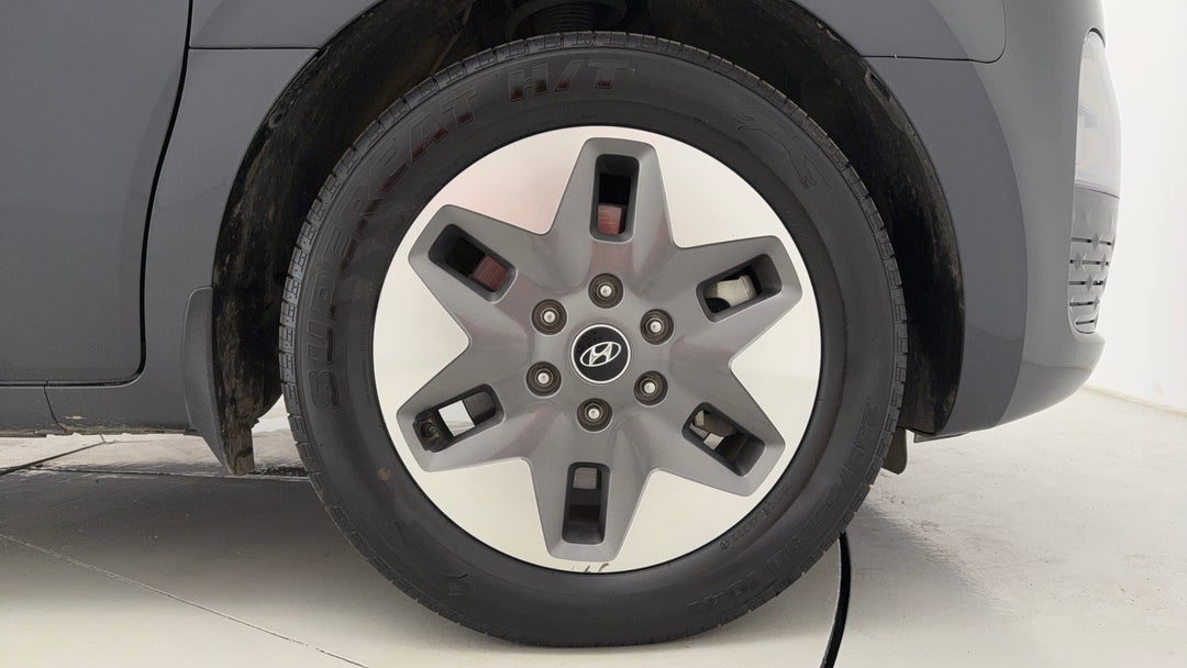 2022 Hyundai Staria Staria, Automatic, 89036 km, Right Front Wheel