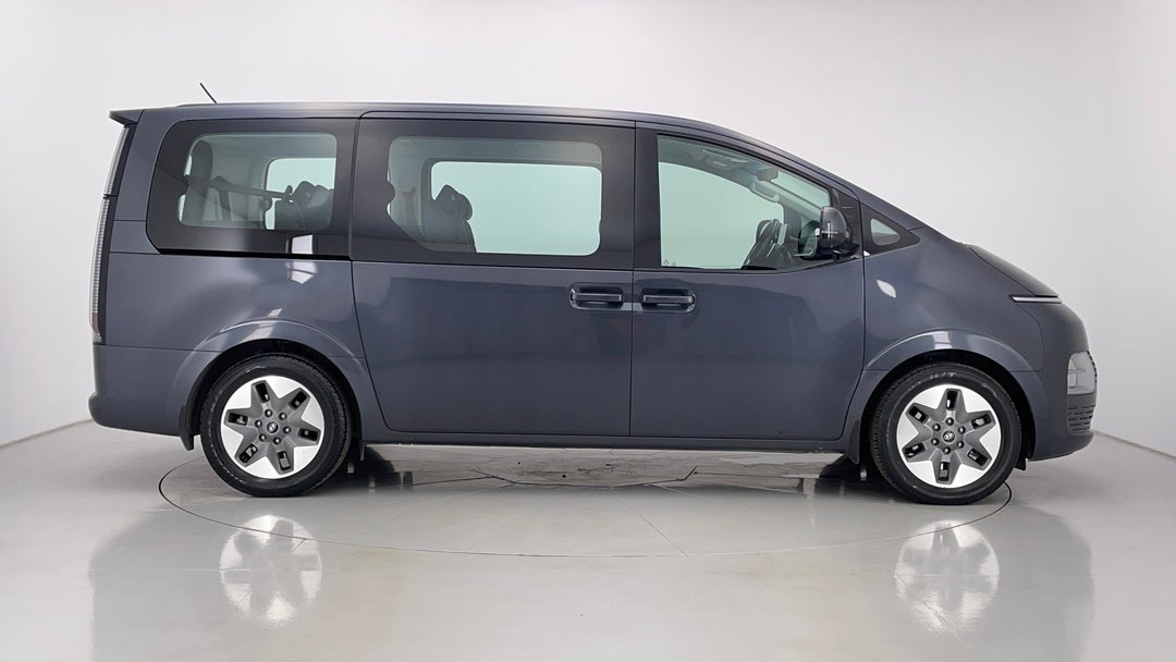 2022 Hyundai Staria Staria, Automatic, 89036 km, Right Side View
