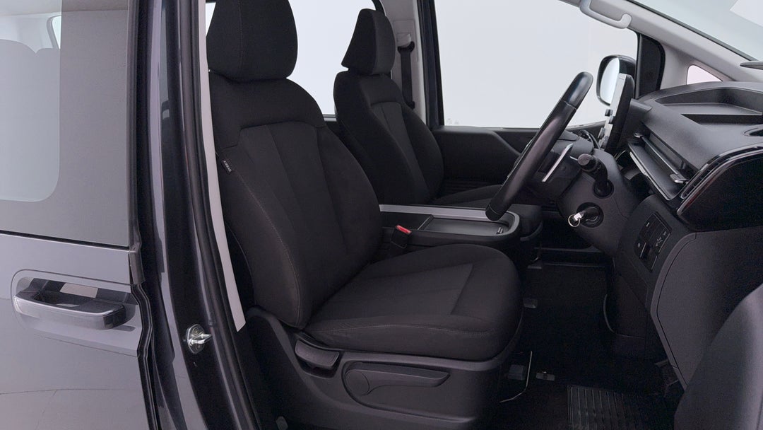2022 Hyundai Staria Staria, Automatic, 89036 km, Right Side Front Door Cabin View
