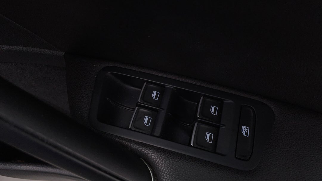 2015 Volkswagen Golf 103 Tsi Highline, Automatic, 71455 km, Drivers Side Door Panel Controls