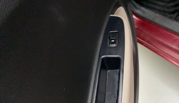 2015 Hyundai Grand i10 SPORTZ 1.2 KAPPA VTVT, Petrol, Manual, 94,114 km, Left rear window switch / handle - Switch/handle not functional