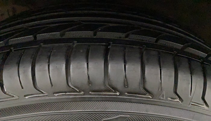2015 Hyundai Grand i10 SPORTZ 1.2 KAPPA VTVT, Petrol, Manual, 94,114 km, Left Front Tyre Tread