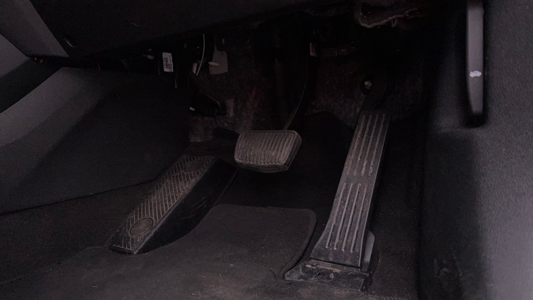 2015 Kia Sorento Si (4x2), Automatic, 108472 km, Pedals and Footmat