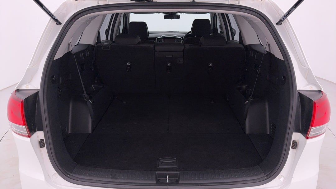 2015 Kia Sorento Si (4x2), Automatic, 108472 km, Boot Inside View