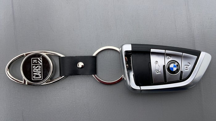 BMW X6-Key Close-up