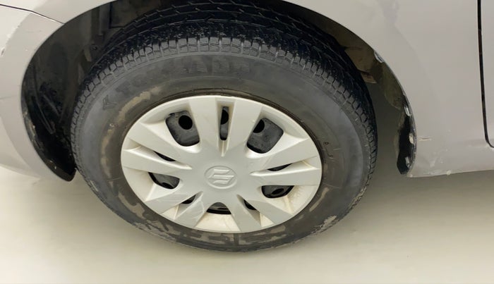2014 Maruti Swift Dzire VXI, Petrol, Manual, 23,185 km, Left front tyre - Minor crack
