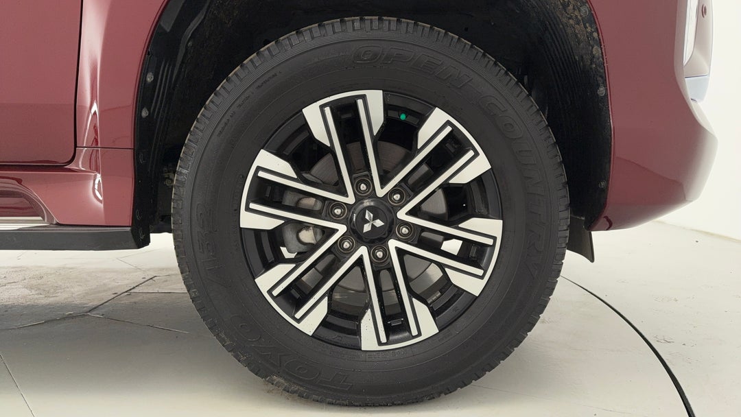 2021 Mitsubishi Pajero Sport Exceed (4x4) 7 Seat, Automatic, 77098 km, Right Front Wheel