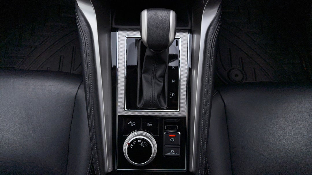 2021 Mitsubishi Pajero Sport Exceed (4x4) 7 Seat, Automatic, 77098 km, Gear Lever 