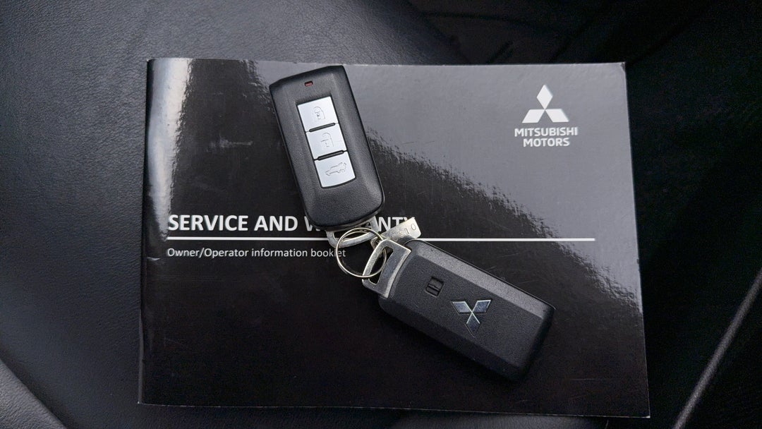 2021 Mitsubishi Pajero Sport Exceed (4x4) 7 Seat, Automatic, 77098 km, Key Close-up