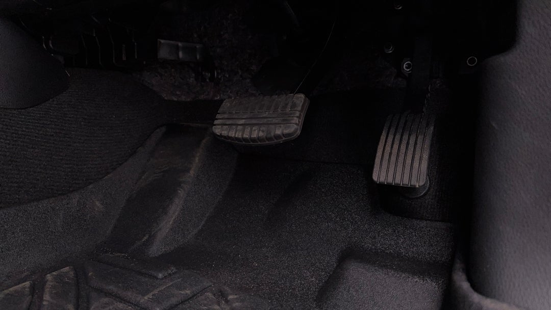 2021 Mitsubishi Pajero Sport Exceed (4x4) 7 Seat, Automatic, 77098 km, Pedals and Footmat