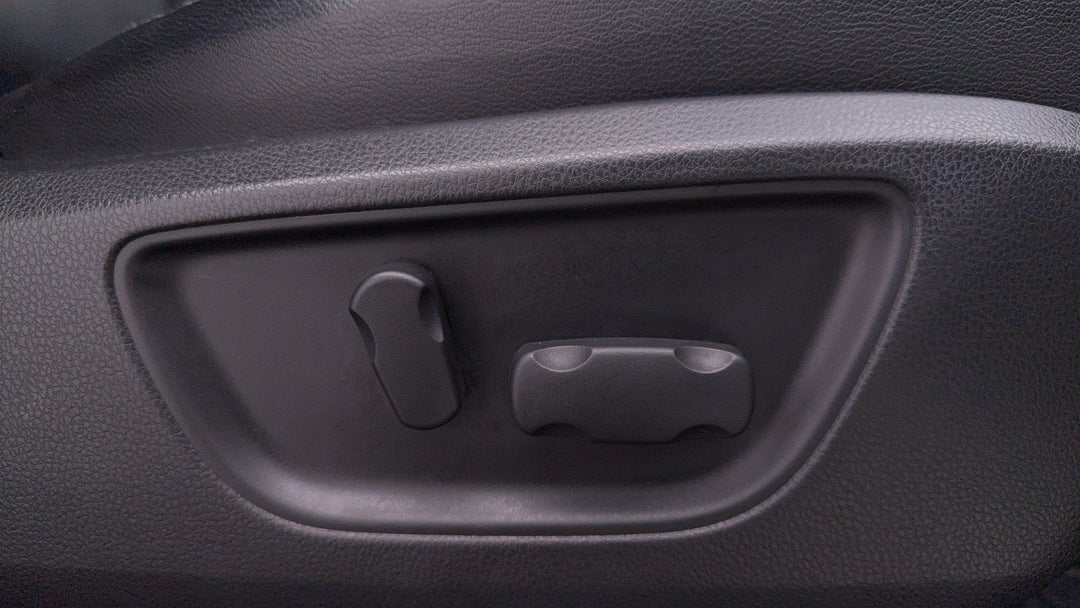 2021 Mitsubishi Pajero Sport Exceed (4x4) 7 Seat, Automatic, 77098 km, Drivers Side Adjustment Panel