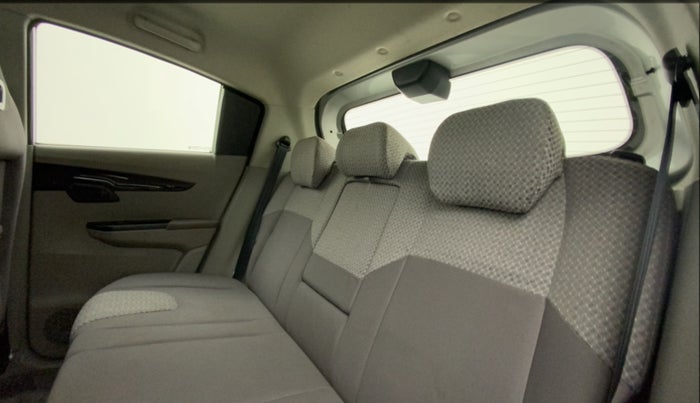 2017 Mahindra Kuv100 K6 6 STR, Petrol, Manual, 46,612 km, Right Side Rear Door Cabin