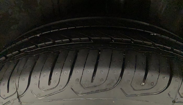 2016 Volkswagen Ameo HIGHLINE1.2L, Petrol, Manual, 10,117 km, Left Rear Tyre Tread
