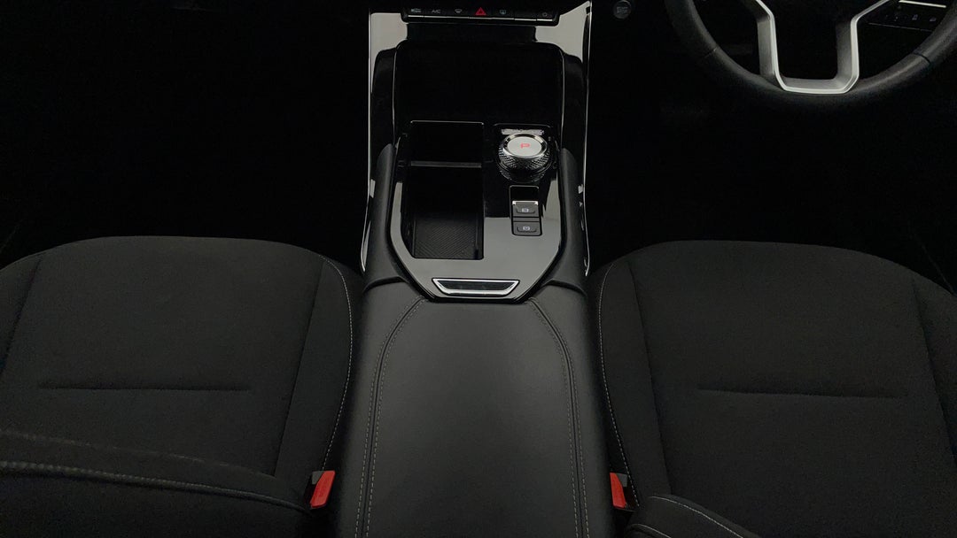 2022 GWM Haval H6 Premium, Automatic, 43948 km, Center Console