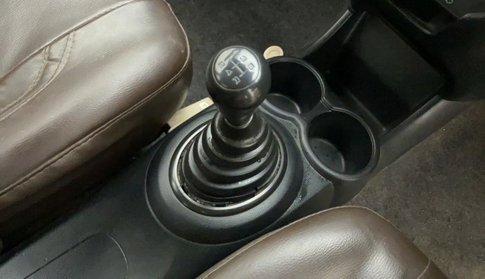 2013 Honda Amaze 1.2L I-VTEC E, Petrol, Manual, 84,991 km, Gear lever - Boot cover slightly torn