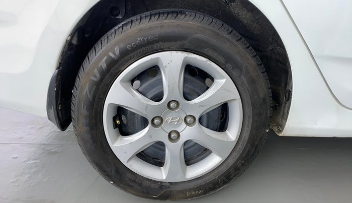2012 Hyundai Verna FLUIDIC 1.4 VTVT, Petrol, Manual, 74,433 km, Right Rear Wheel