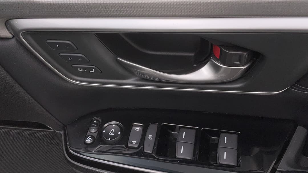 2017 Honda CR-V Vti-lx (awd), Automatic, 83109 km, Drivers Side Door Panel Controls