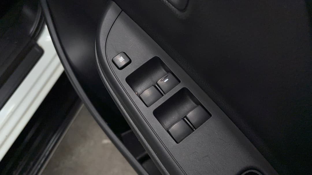 2021 Mitsubishi Triton Glx-r (4x2), Automatic, 74257 km, Drivers Side Door Panel Controls