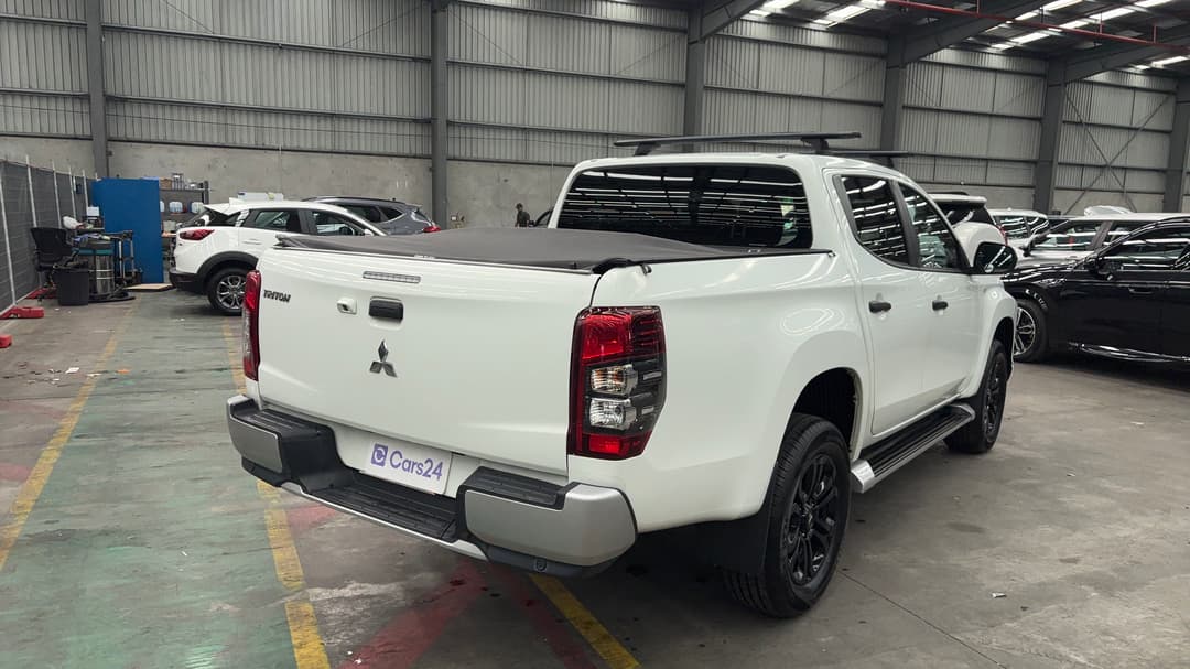 2021 Mitsubishi Triton Glx-r (4x2), Automatic, 74257 km, Right Back Diagonal (45- Degree) View