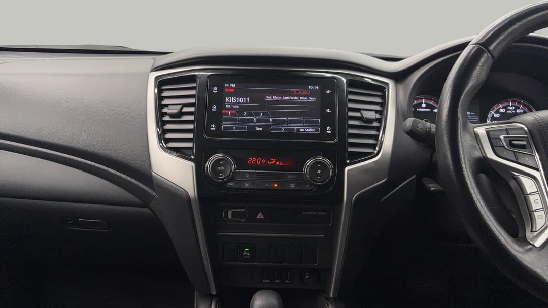 2021 Mitsubishi Triton Glx-r (4x2), Automatic, 74257 km, Center Console