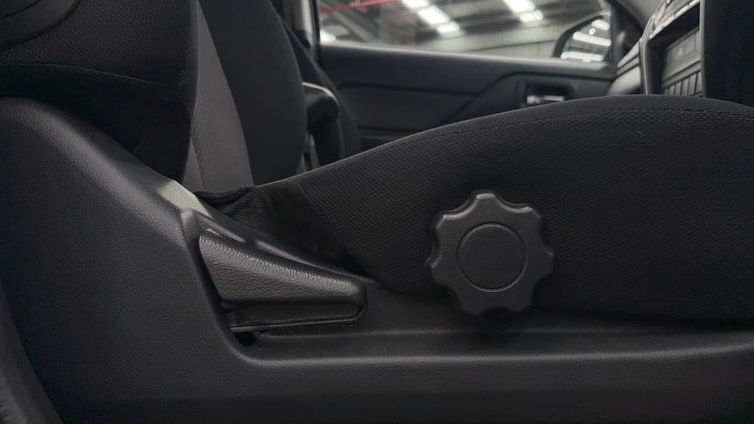 2021 Mitsubishi Triton Glx-r (4x2), Automatic, 74257 km, Drivers Side Adjustment Panel