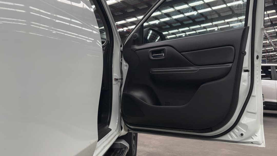 2021 Mitsubishi Triton Glx-r (4x2), Automatic, 74257 km, Speaker View
