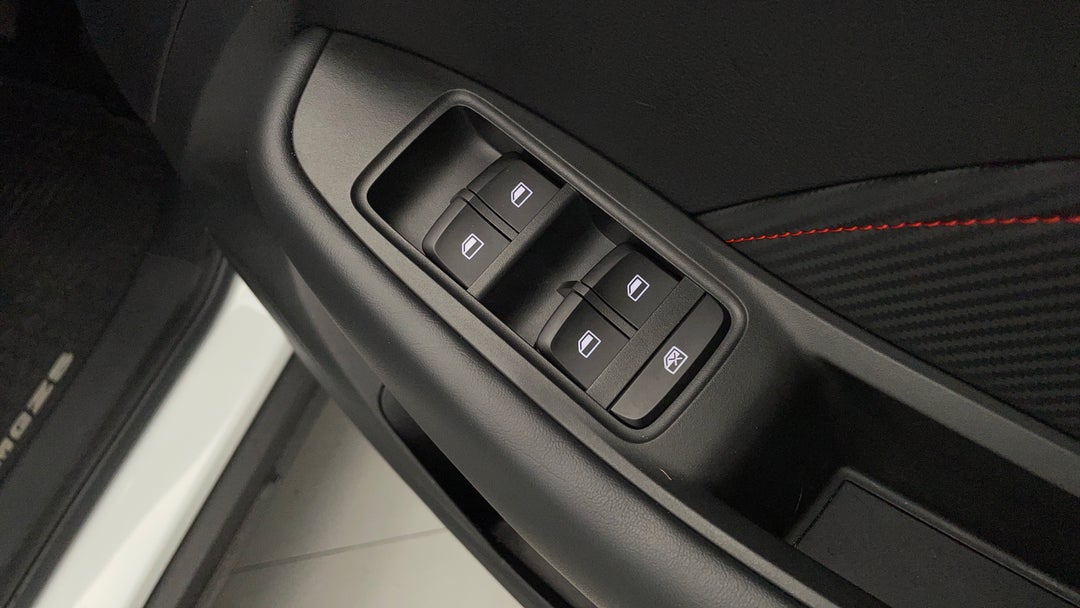 2022 MG Zst Excite, Automatic, 6835 km, Drivers Side Door Panel Controls