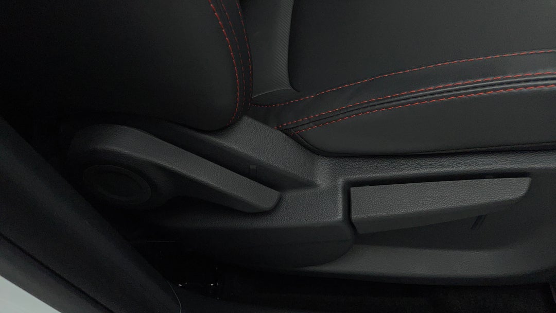 2022 MG Zst Excite, Automatic, 6835 km, Drivers Side Adjustment Panel