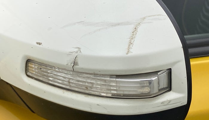 2016 Maruti Vitara Brezza ZDI PLUS DUAL TONE, Diesel, Manual, 45,520 km, Left rear-view mirror - Indicator light has minor damage