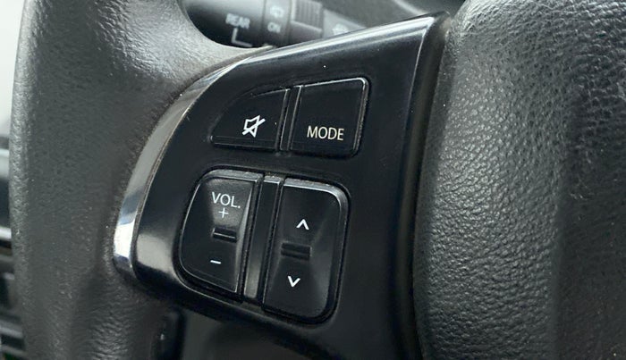 2016 Maruti Vitara Brezza ZDI PLUS DUAL TONE, Diesel, Manual, 45,520 km, Steering wheel - Sound system control not functional