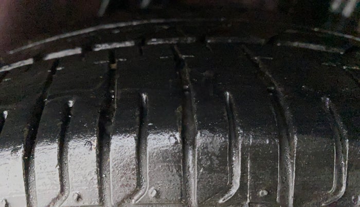 2012 Honda City 1.5L I-VTEC V MT, Petrol, Manual, 1,02,625 km, Left Rear Tyre Tread