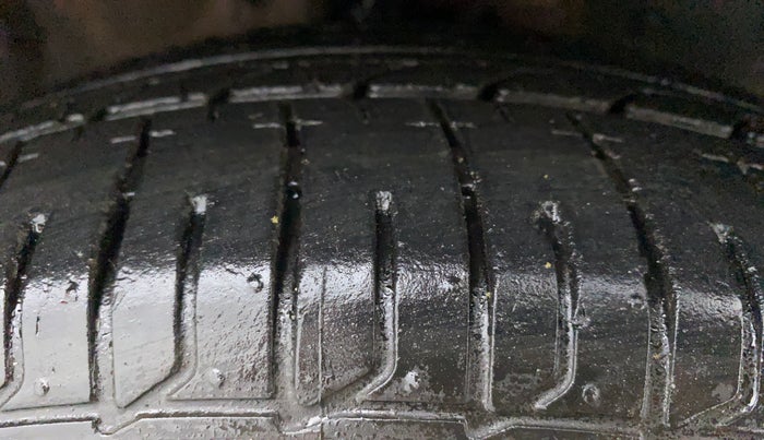 2012 Honda City 1.5L I-VTEC V MT, Petrol, Manual, 1,02,625 km, Right Front Tyre Tread