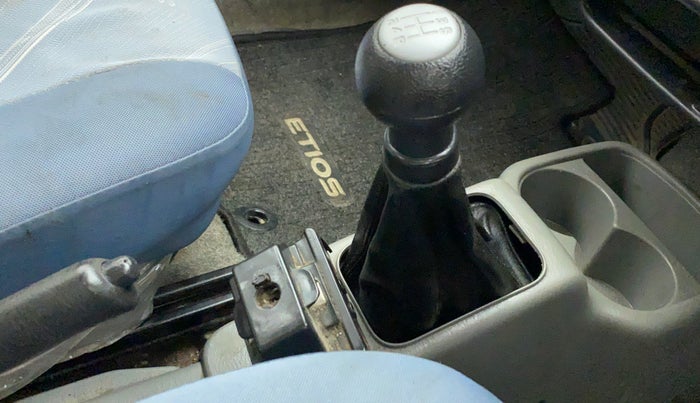 2010 Maruti Alto K10 LXI P, Petrol, Manual, 29,299 km, Gear lever - Boot cover slightly torn