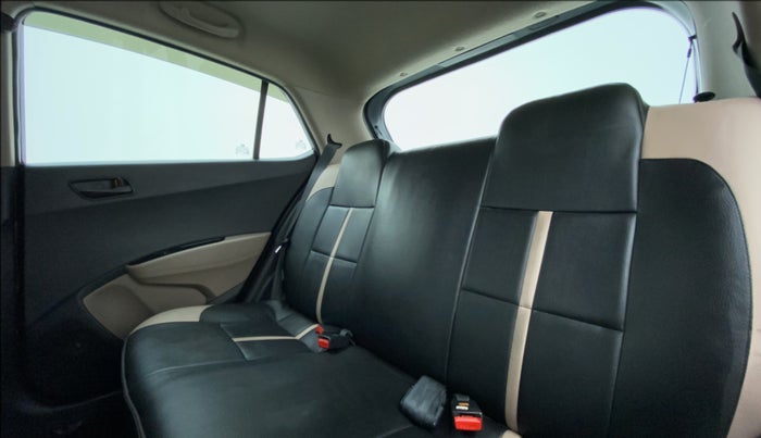 2017 Hyundai Grand i10 MAGNA 1.2 KAPPA VTVT, Petrol, Manual, 17,645 km, Right Side Rear Door Cabin