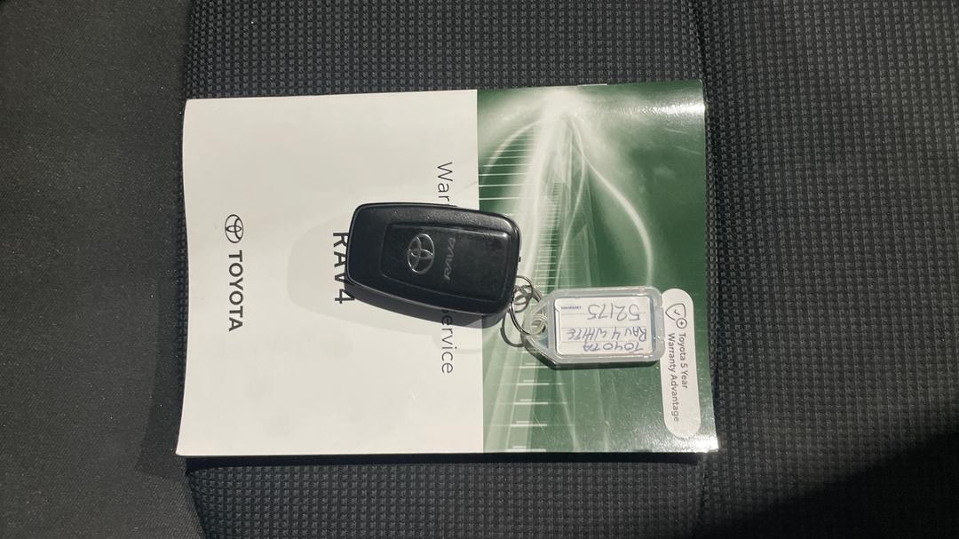 2023 Toyota RAV4 Gx (AWD) Hybrid, Automatic, 54984 km, Key Close-up