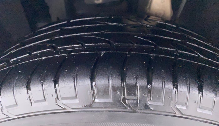 2019 Mahindra MARAZZO M8 7 STR, Diesel, Manual, 20,933 km, Left Front Tyre Tread