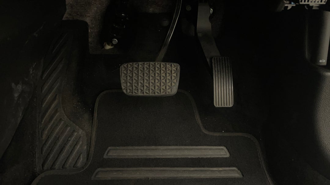 2017 Holden Astra Rs-v, Automatic, 63288 km, Pedals and Footmat