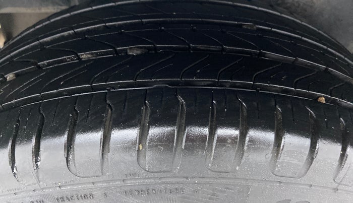 2013 Maruti Swift VDI, Diesel, Manual, 1,61,298 km, Right Rear Tyre Tread