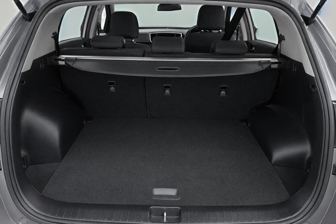 2018 Kia Sportage Si Premium (AWD) (aeb), Automatic, 117451 km, Boot Inside View