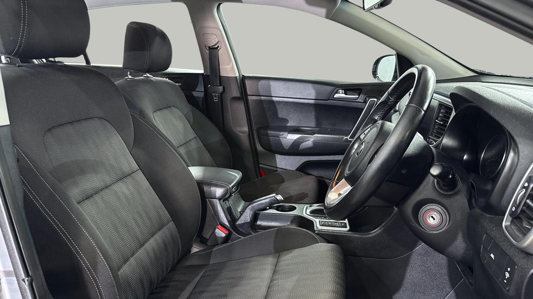 2018 Kia Sportage Si Premium (AWD) (aeb), Automatic, 117451 km, Right Side Front Door Cabin View