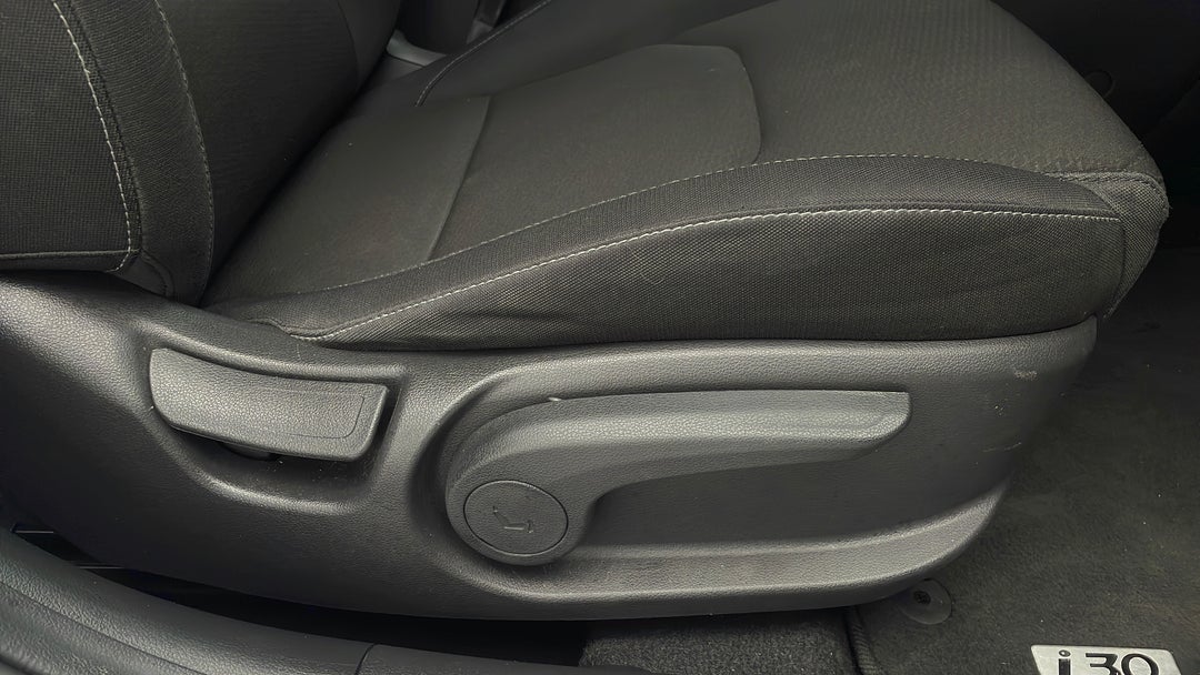 2019 Hyundai i30 Active, Automatic, 53177 km, Drivers Side Adjustment Panel