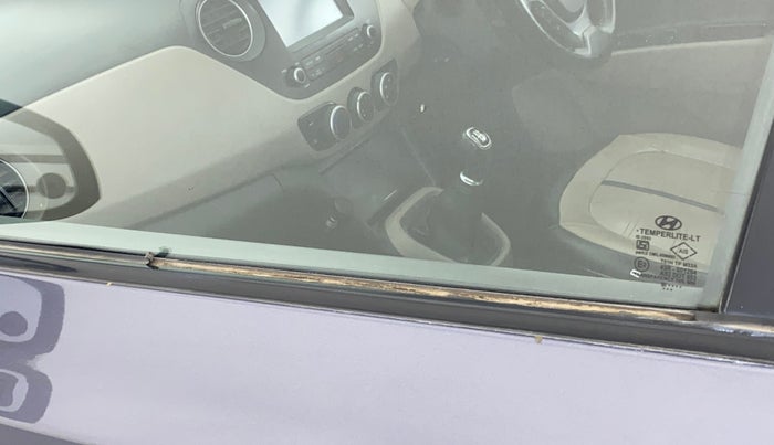 2018 Hyundai Xcent SX 1.2, CNG, Manual, 49,146 km, Front passenger door - Weather strip has minor damage