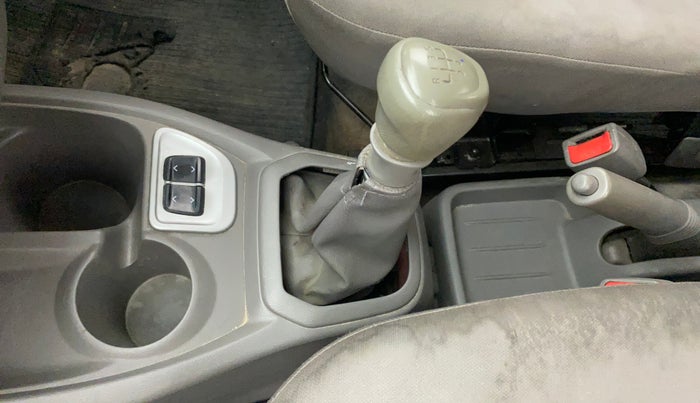 2016 Datsun Redi Go T (O), Petrol, Manual, 40,986 km, Gear lever - Boot cover slightly torn