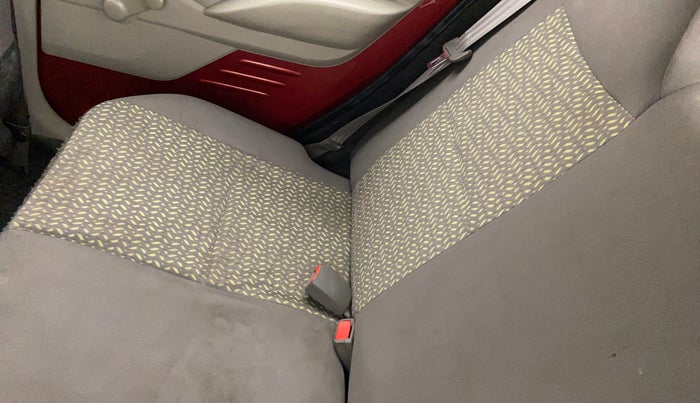 2016 Datsun Redi Go T (O), Petrol, Manual, 40,986 km, Second-row right seat - Cover slightly stained